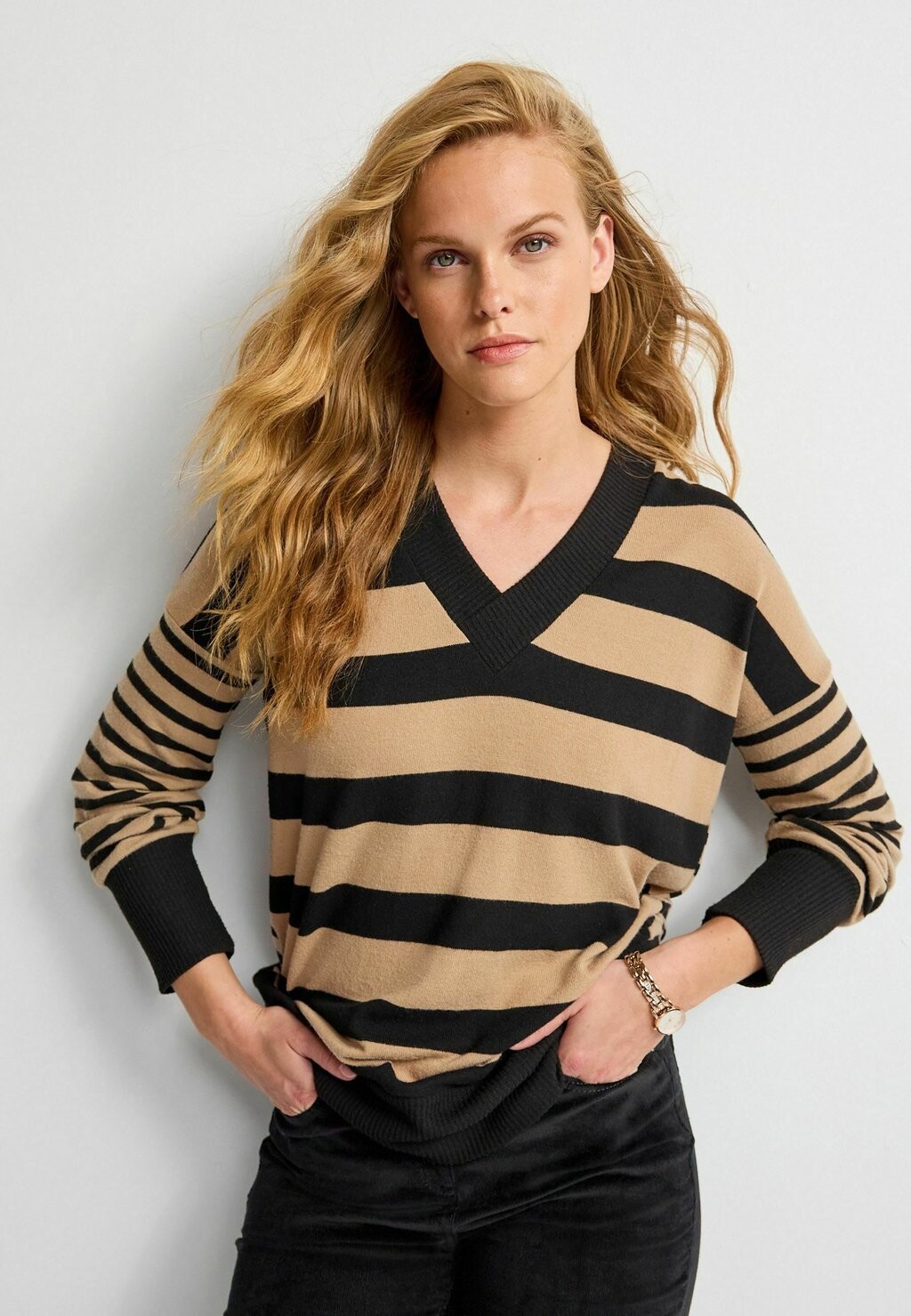 Свитер Cosy V-Neck Next, цвет neutral black stripe