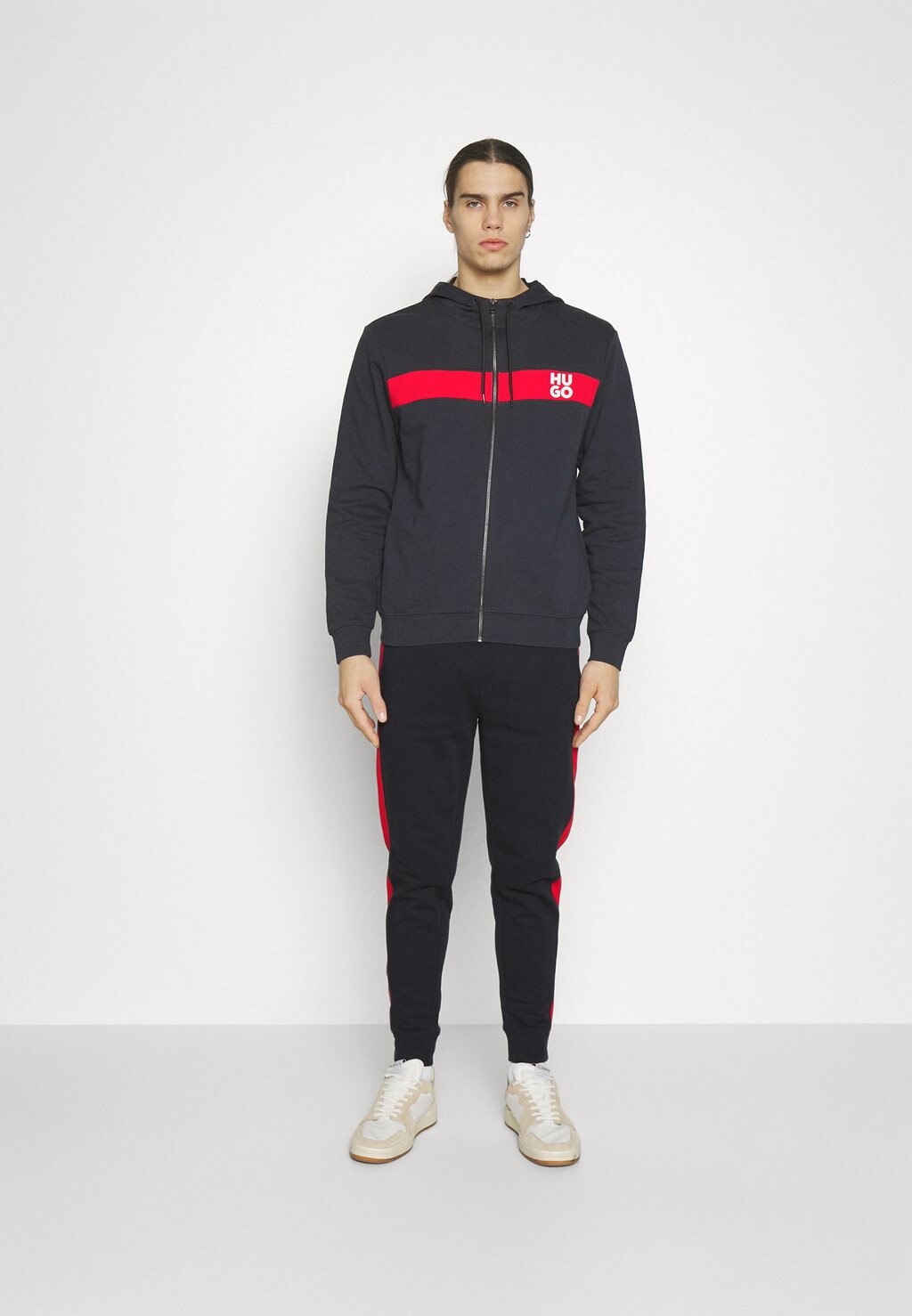 

Спортивный костюм HUGO, цвет dark blue