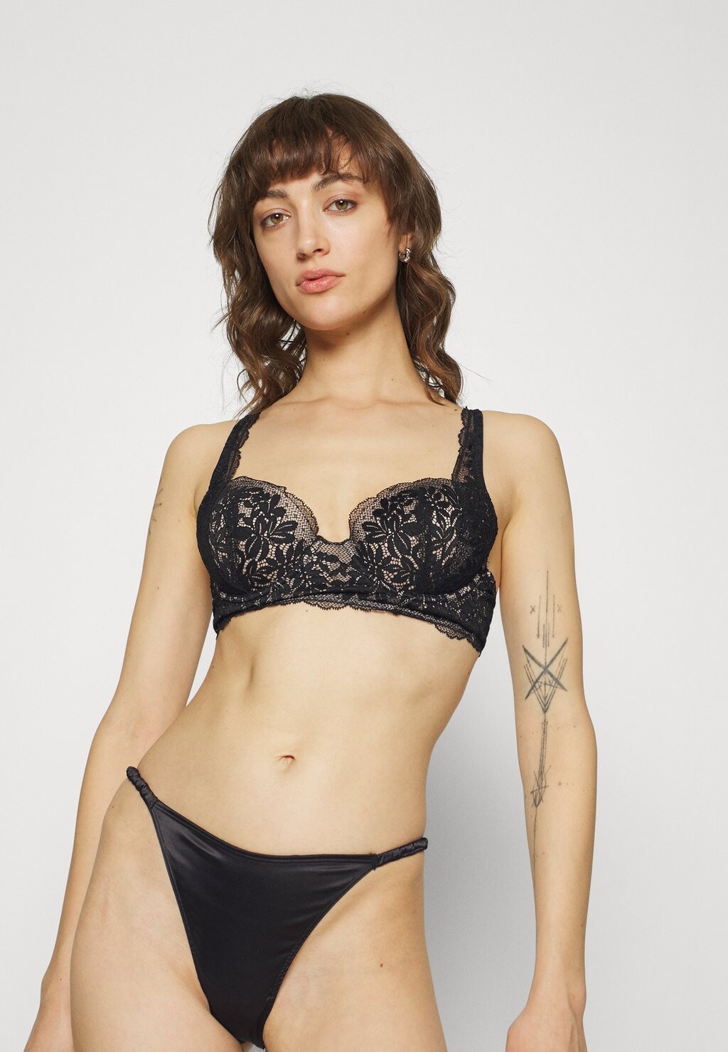

Бюстгальтер на косточках Esprit, черный