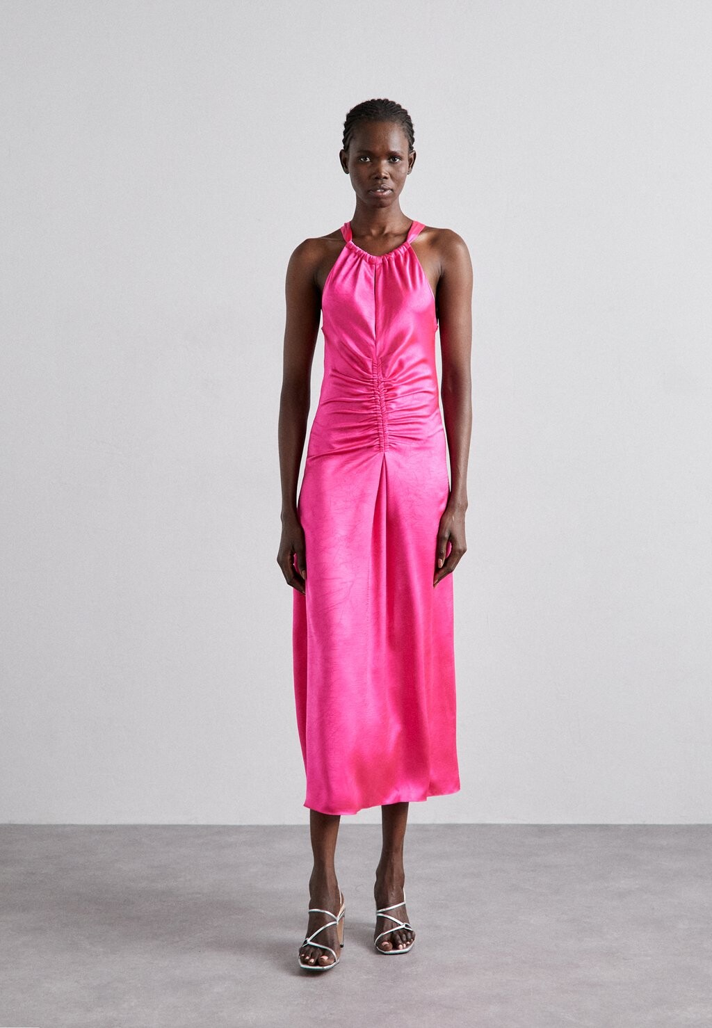 

Элегантное платье Robe Emmanchures Americaines sandro, цвет fushia