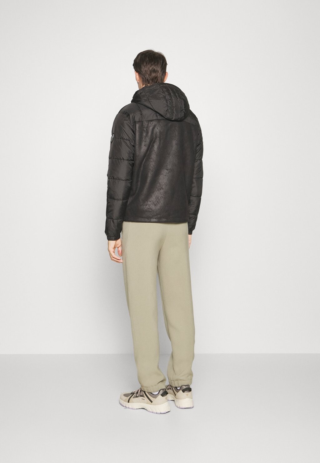 

Куртка EA7 Emporio Armani, черный