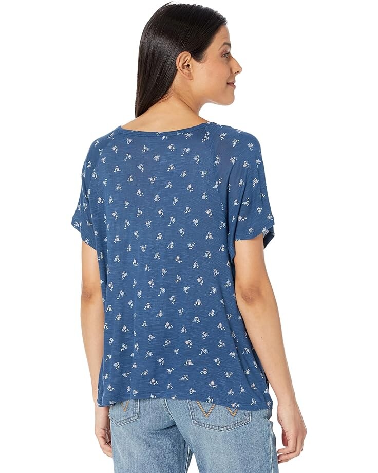 

Футболка Lucky Brand Pin Tuck Sandwash V-Neck Tee, цвет Navy Print