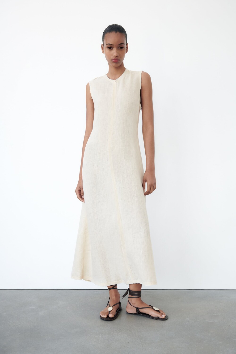 

Льняное платье миди Zara, ваниль