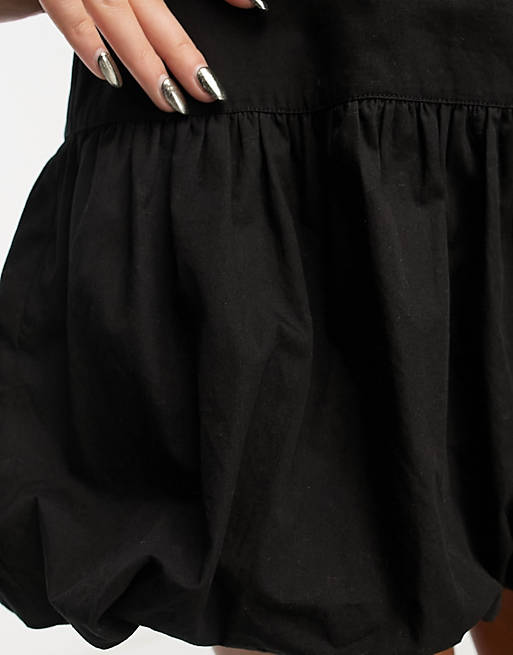 цена Черное летнее мини-платье мини с объемным подолом COLLUSION