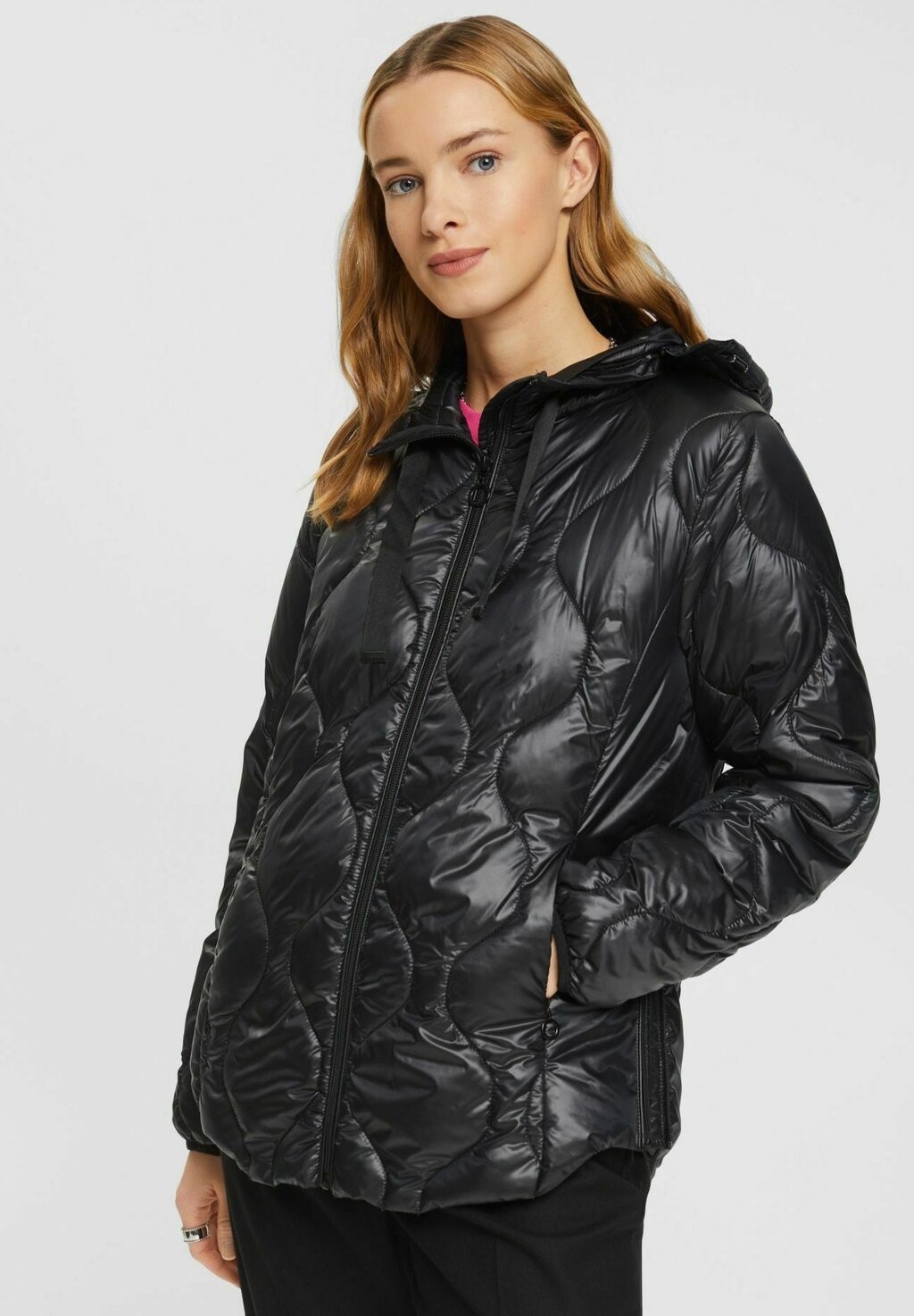 

Куртка зимняя Esprit, черный