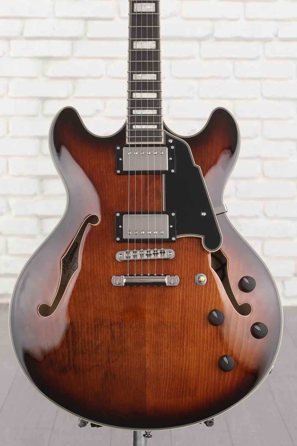 

Новая электрогитара D'Angelico Premier DC - Brown Burst со стопбаром на хвостовике