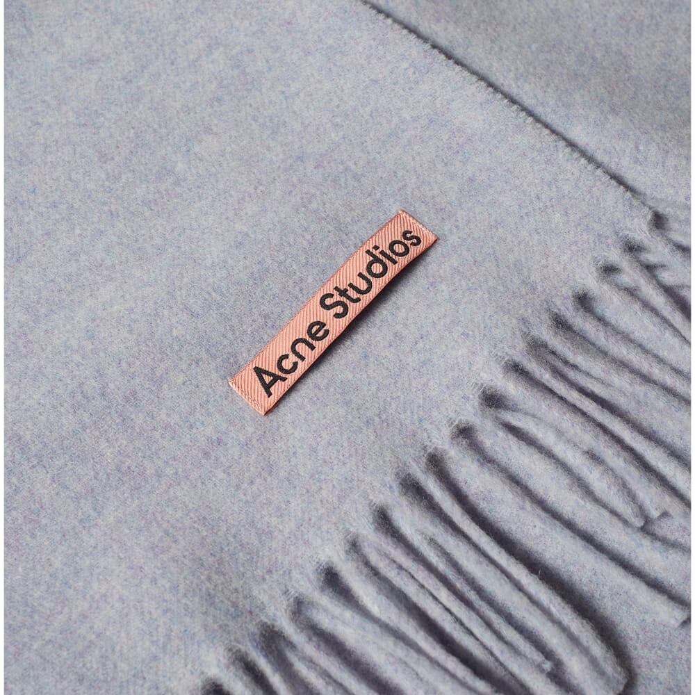 

Новый шарф Acne Studios Canada