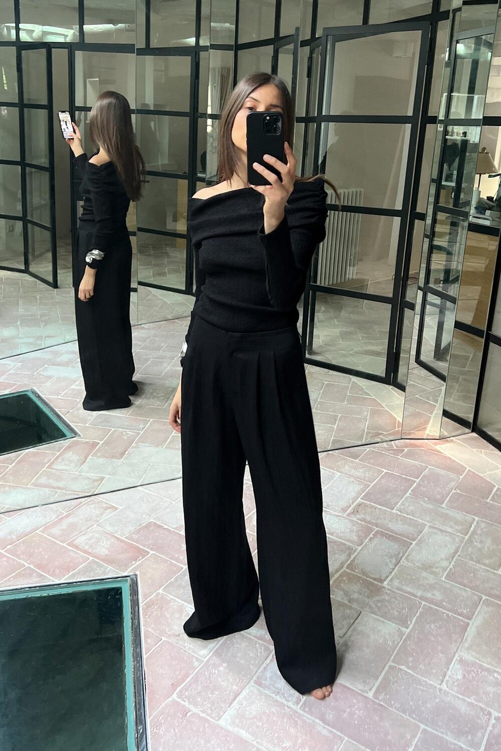 

Брюки свободного кроя со складами ZARA, черный