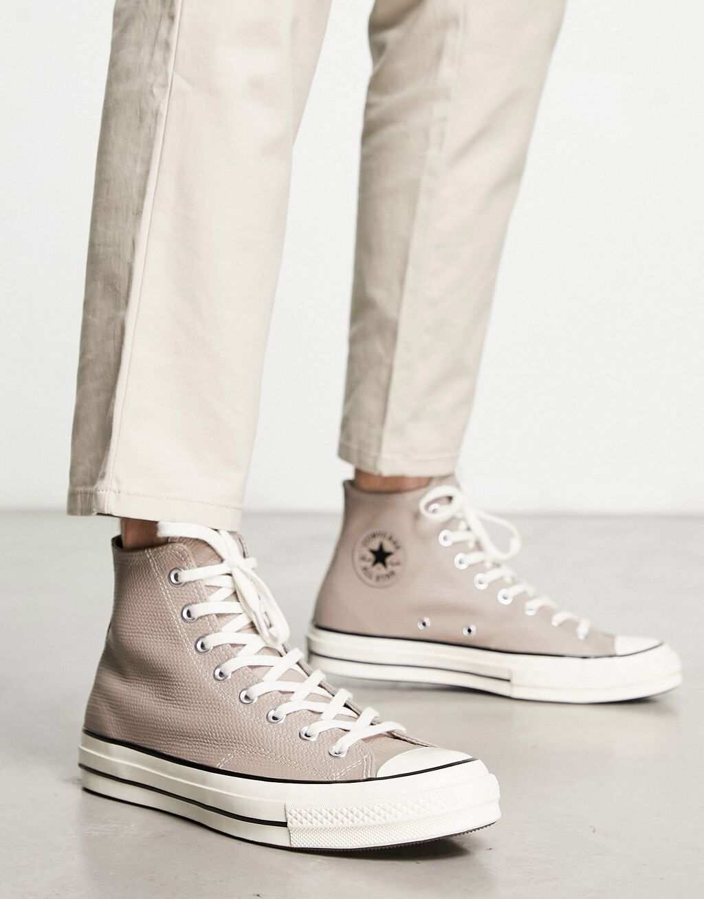 

Серо-коричневые кроссовки Converse Chuck 70 Hi