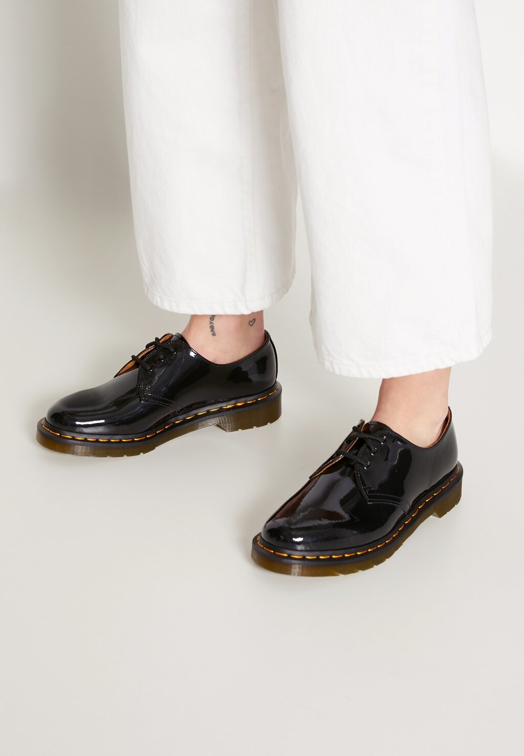

Ботинки на шнуровке Dr. Martens, черный
