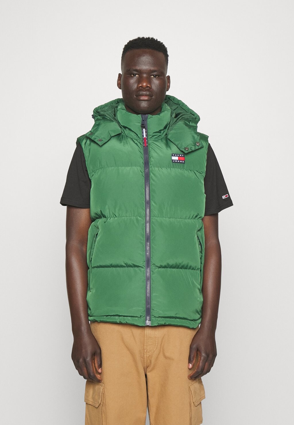 

Жилет ALASKA VEST Tommy Jeans, студенческий зеленый