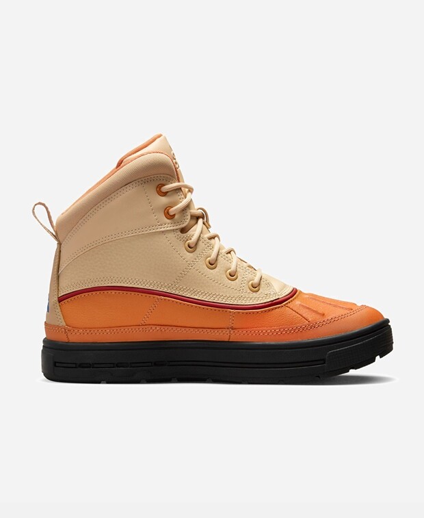 

Ботинки на шнуровке Nike, коньяк