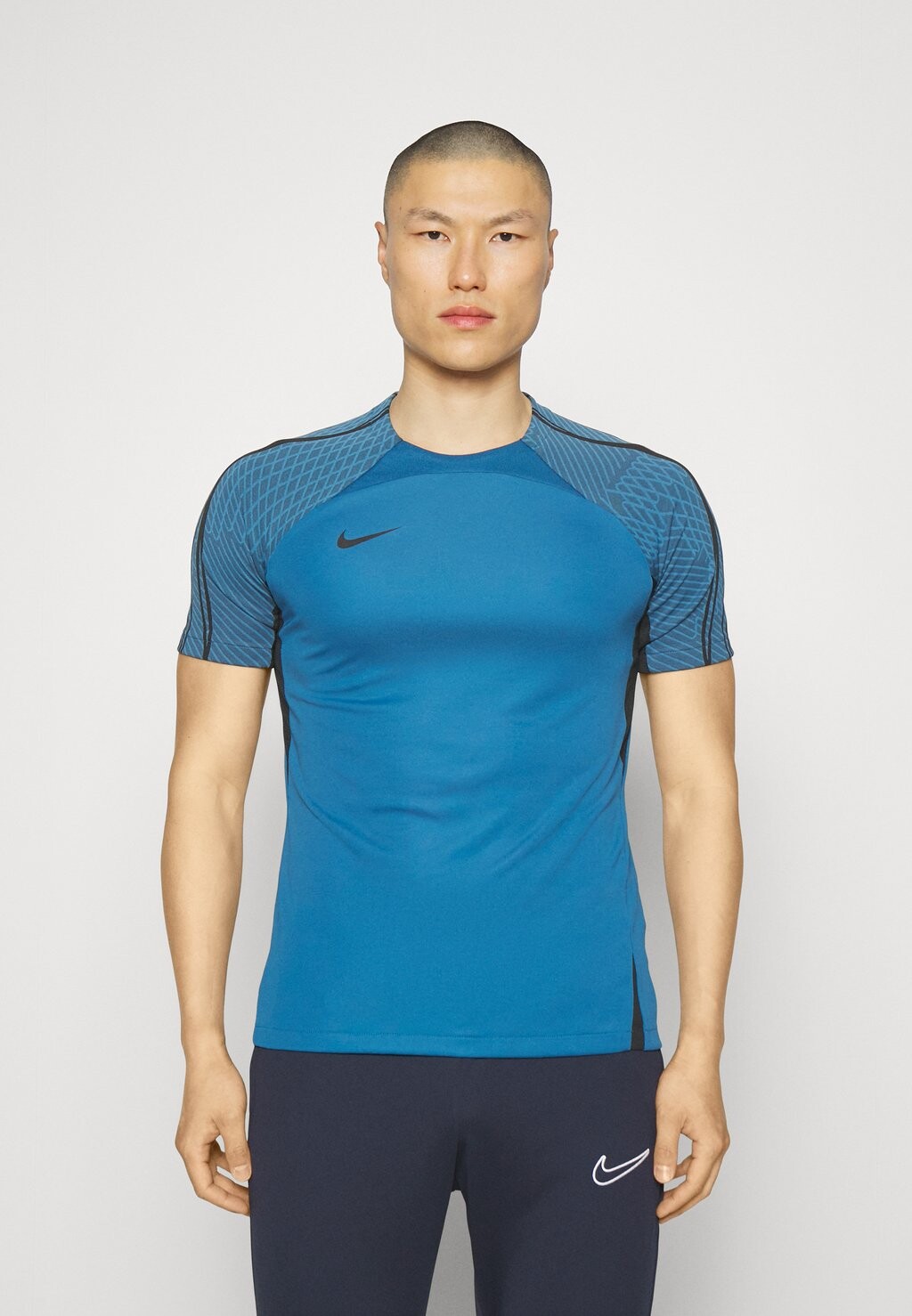 

Футболка Nike Strike, индустриальный синий / черный