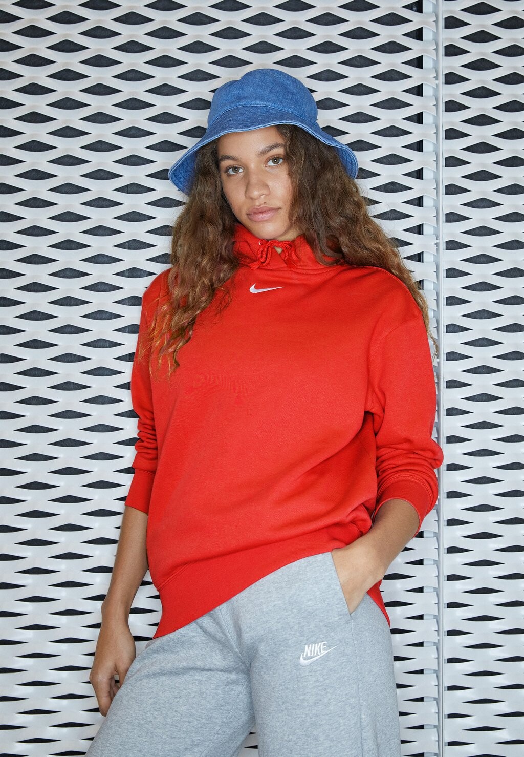 

Толстовка с капюшоном Nike Phoenix Fleece Pant, красный red/sail