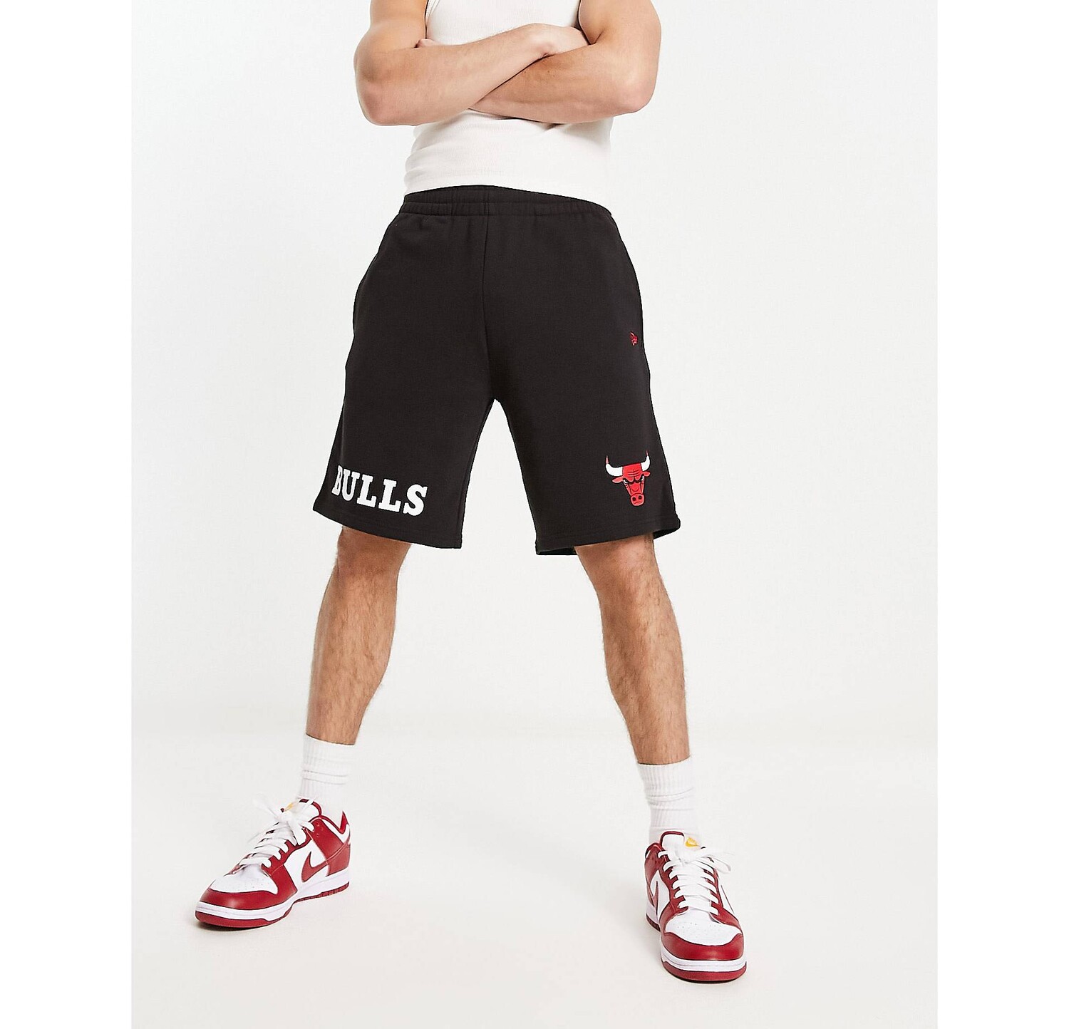 

Черные шорты с надписью New Era Chicago Bulls