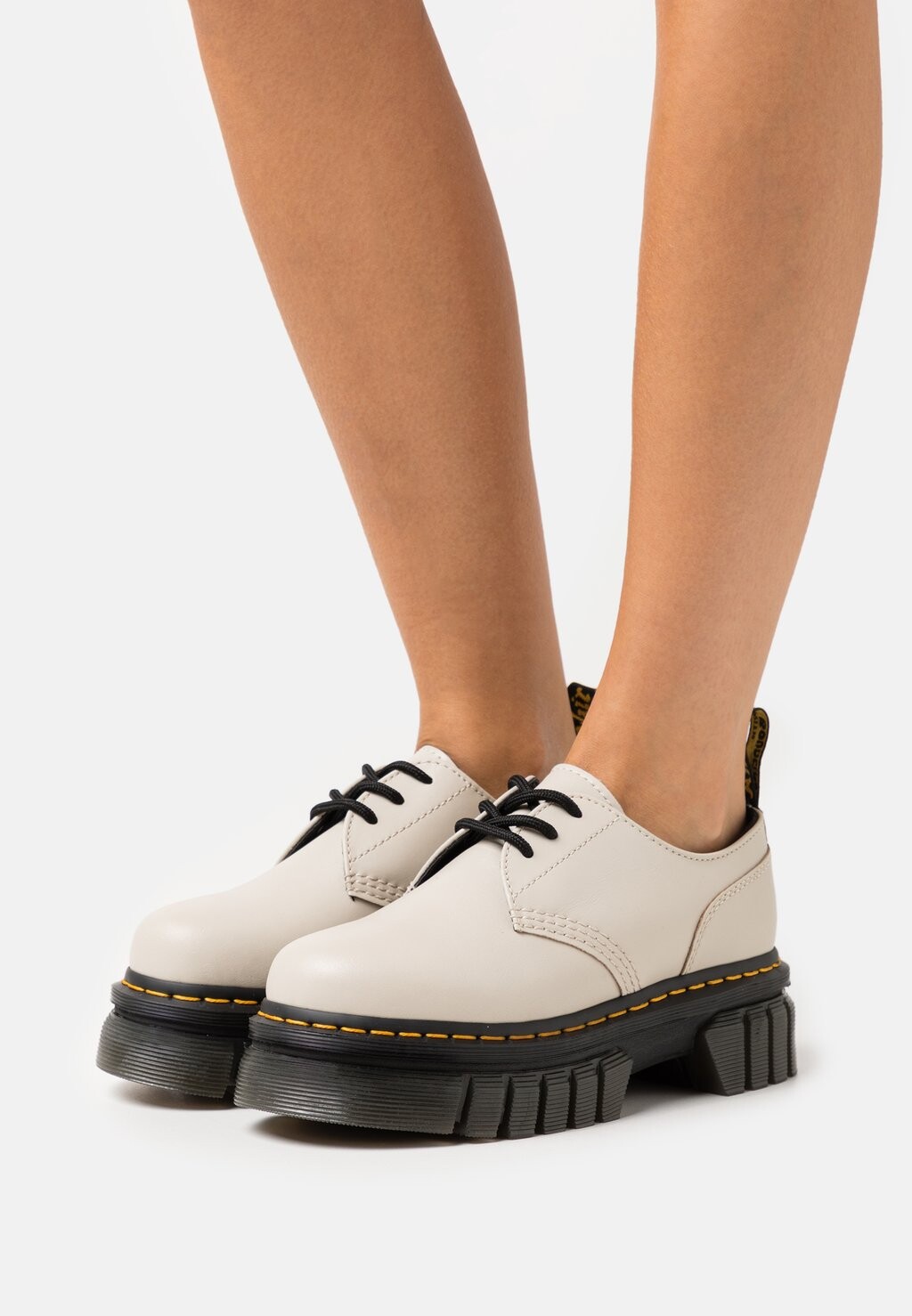 

Ботинки на шнуровке Dr. Martens