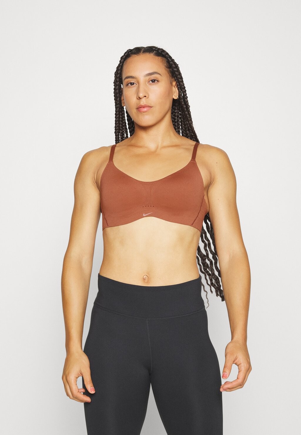 

Спортивный бюстгальтер с легкой поддержкой Nike