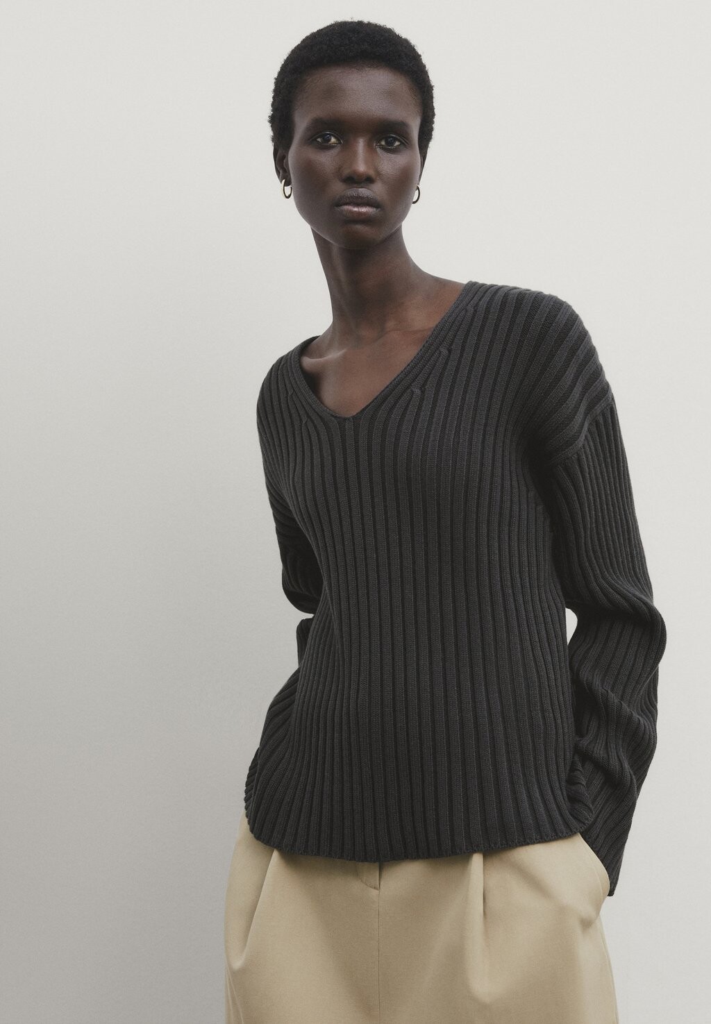 

Вязаный свитер V-NECK Massimo Dutti, цвет dark grey