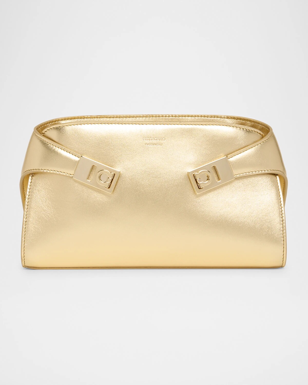 

Кожаный клатч Hug металлик Ferragamo, цвет Oro Opale