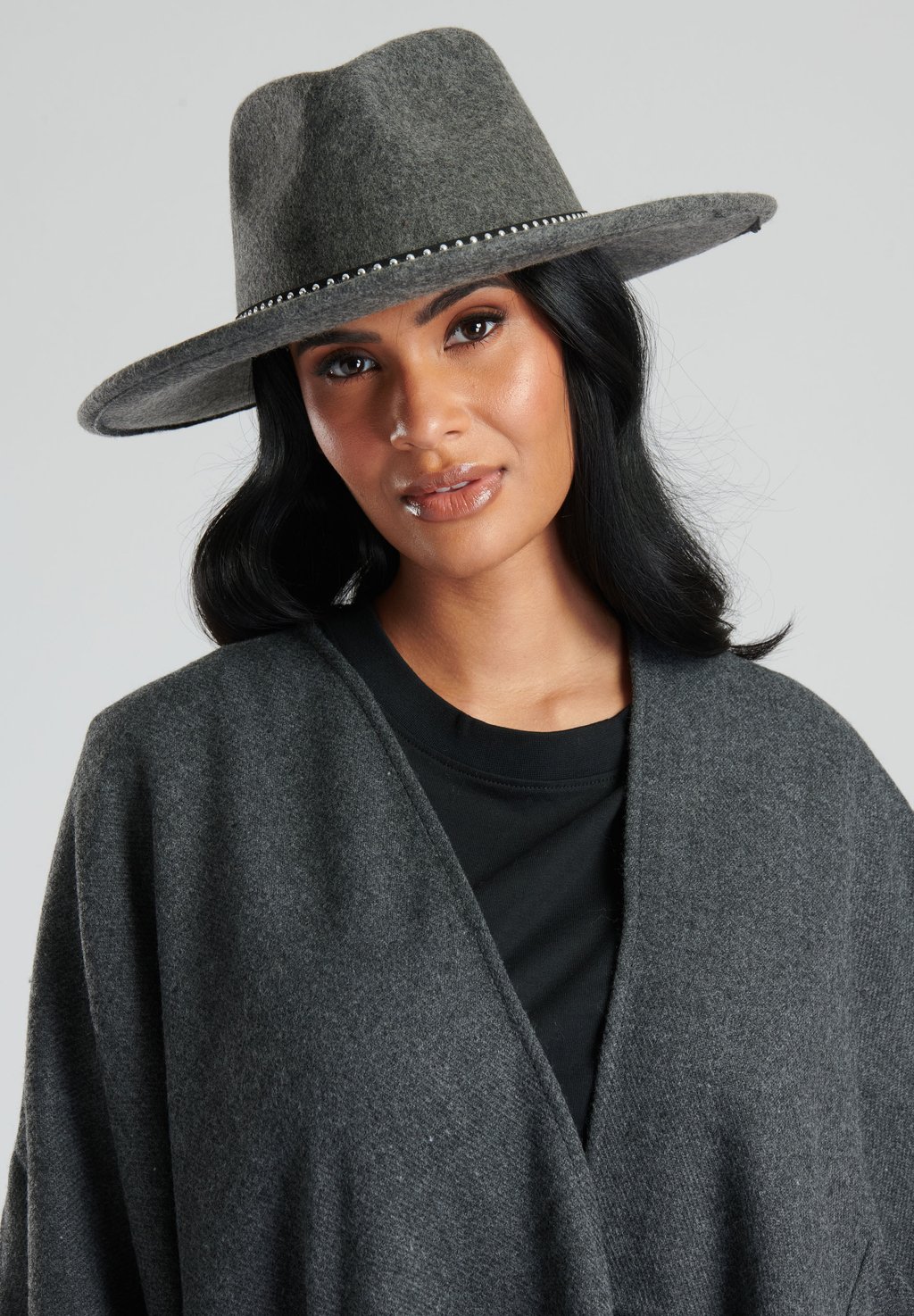 цена Шапка Wool Fedora With Stud Trim South Beach, цвет grey