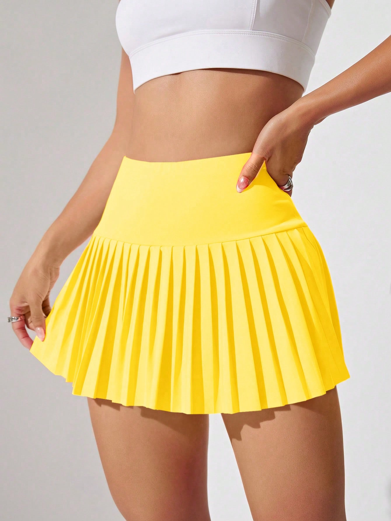 Однотонная спортивная мини-юбка со складками, желтый цена и фото