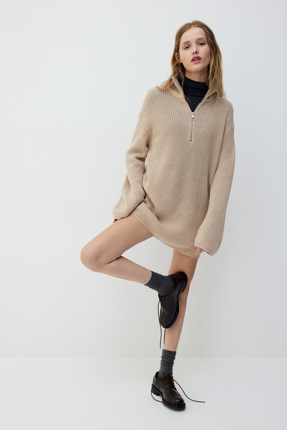 

Свитер плотной вязки на короткой молнии. H&M, бежевый