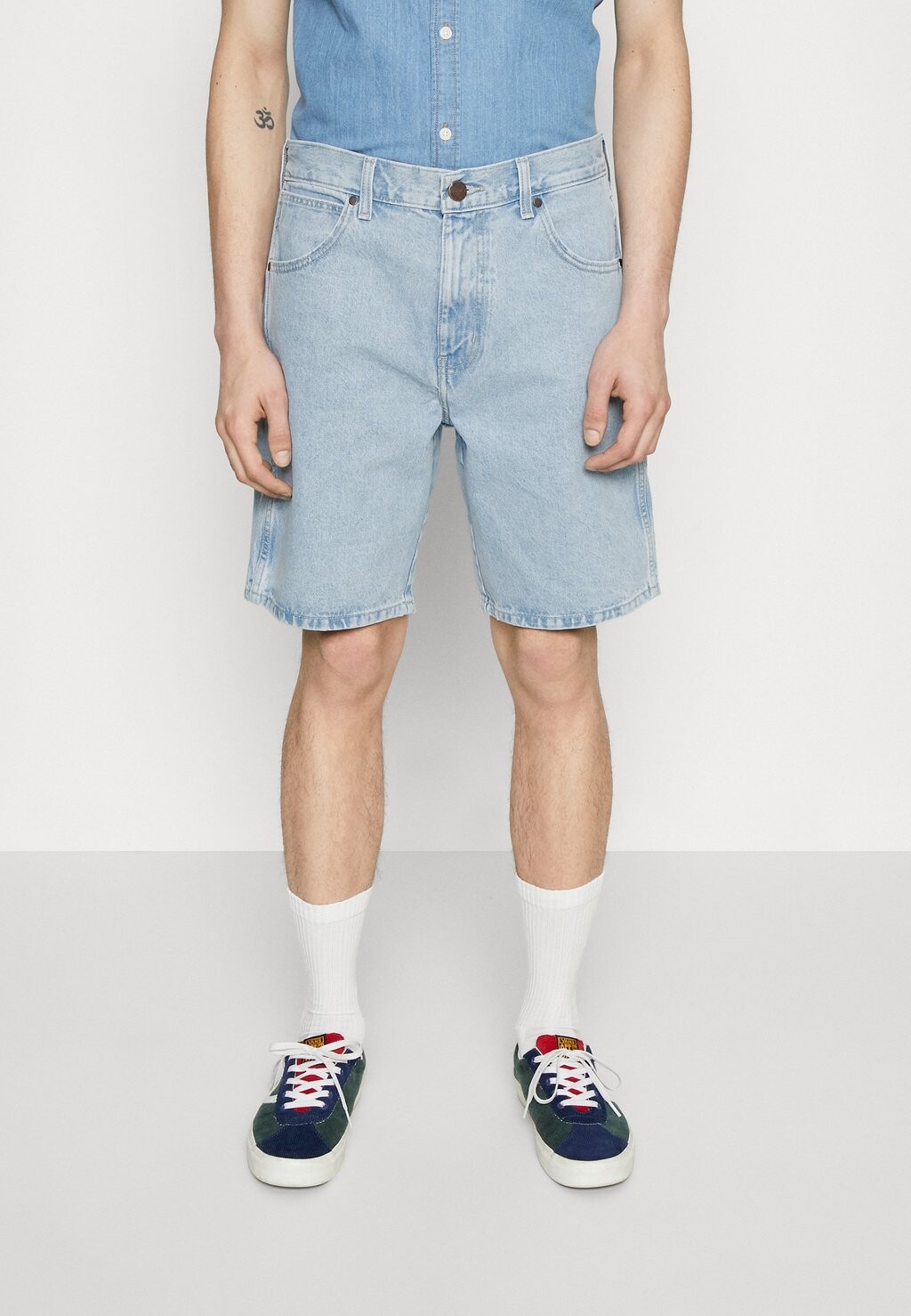 

Джинсовые шорты Wrangler