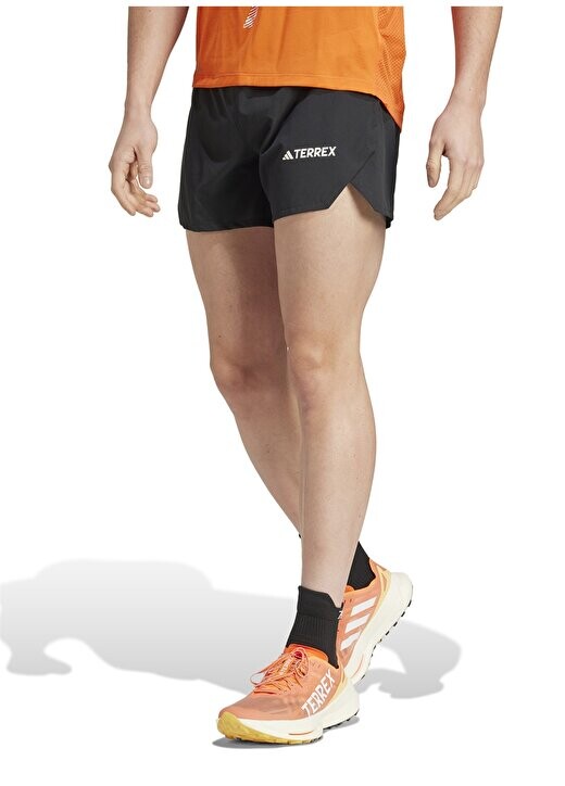 

Черные мужские шорты нормального кроя IP4833 TRK adidas, черный