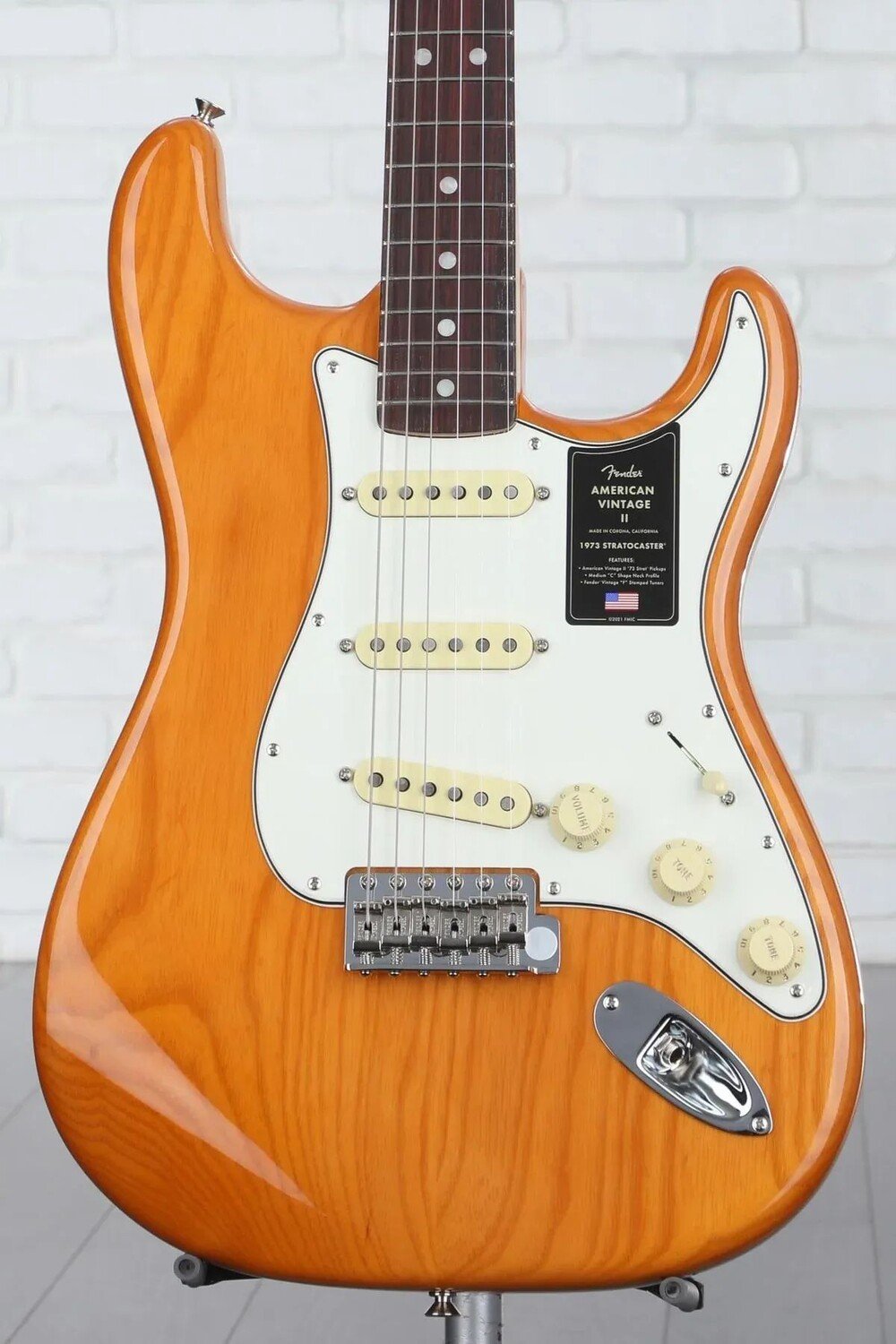 

Электрогитара Fender American Vintage II Stratocaster 1973 года, натуральный возраст