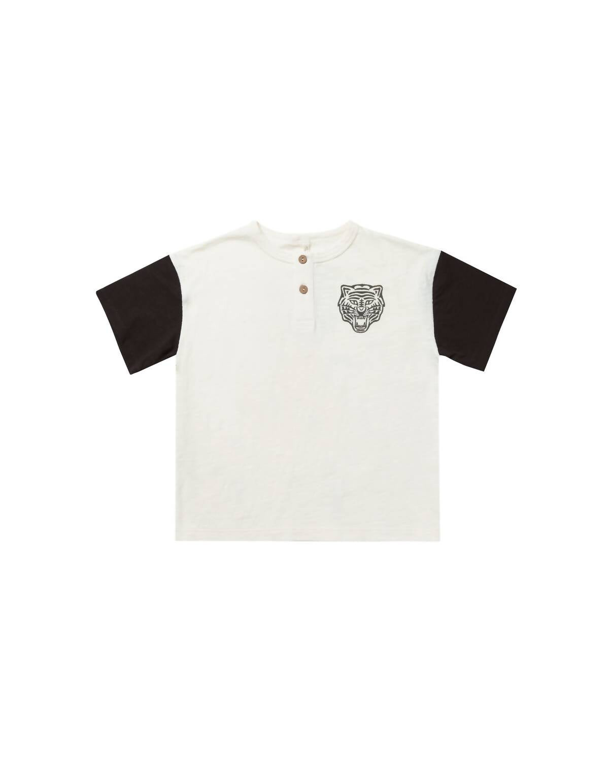 

Футболка Henley Contrast Tiger цвета слоновой кости черного цвета Rylee + Cru