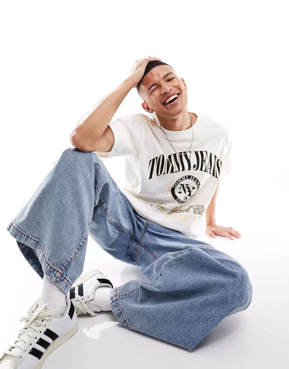 

Роскошная непринужденная футболка с логотипом университета Tommy Jeans