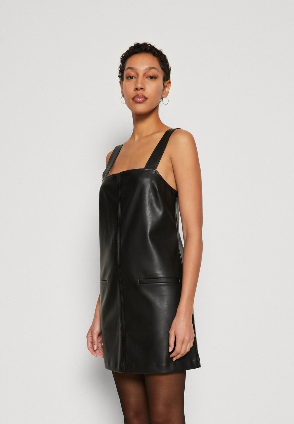 

Дневное платье NECK LAYERABLE SHORT DRESS Abercrombie & Fitch, черный