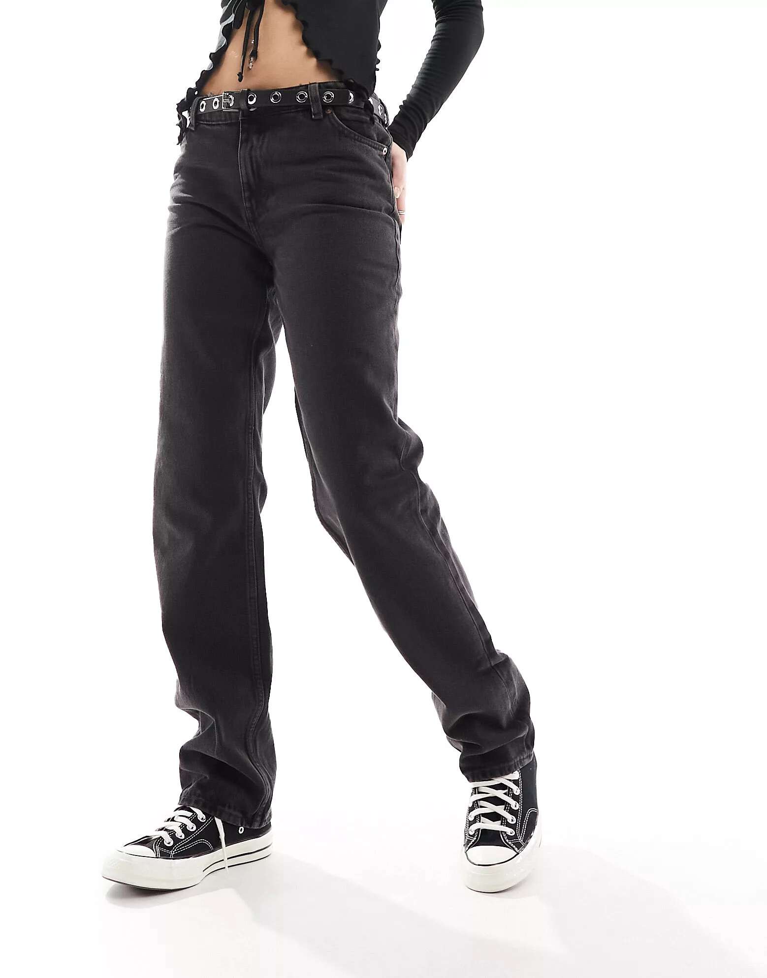 цена Черные прямые джинсы со средней посадкой Monki Monokomi