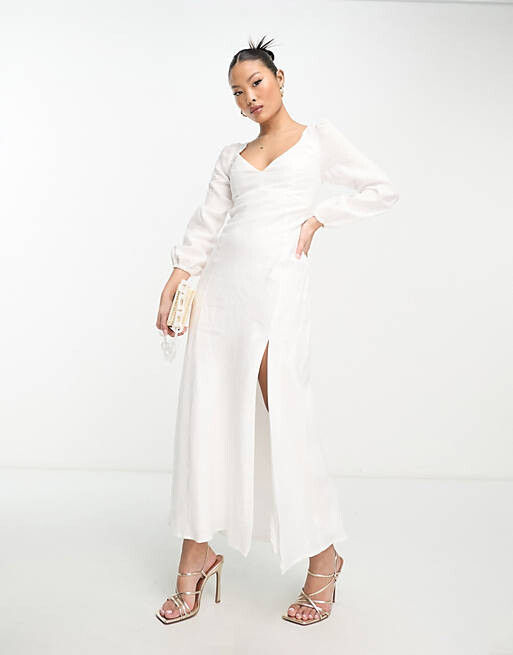 

Платье макси цвета слоновой кости с длинными рукавами Forever New Petite