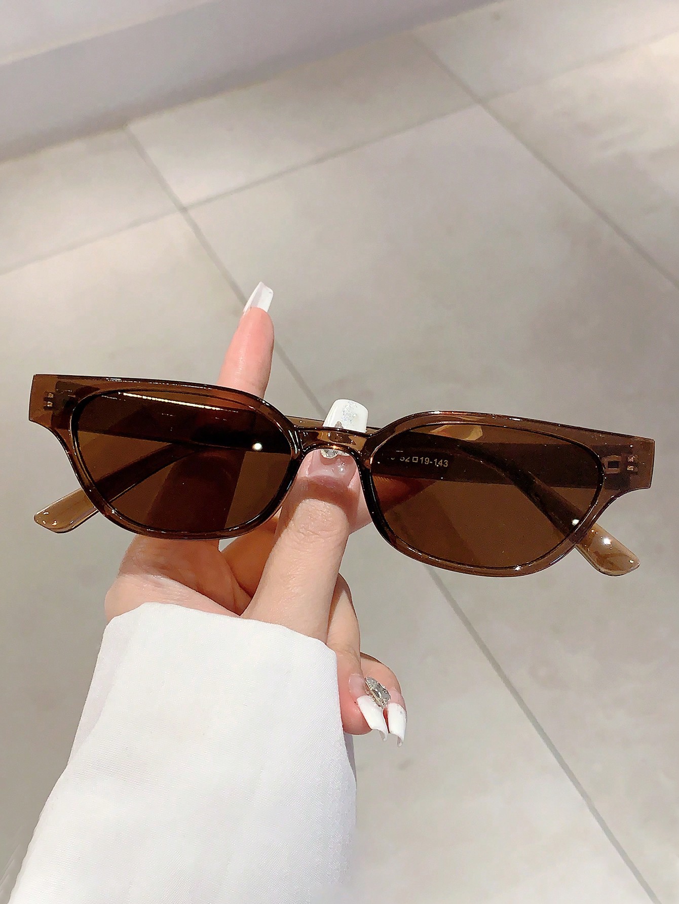 1шт Женские классические солнцезащитные очки в ретро-оправе Модные оттенки кошачьих глаз