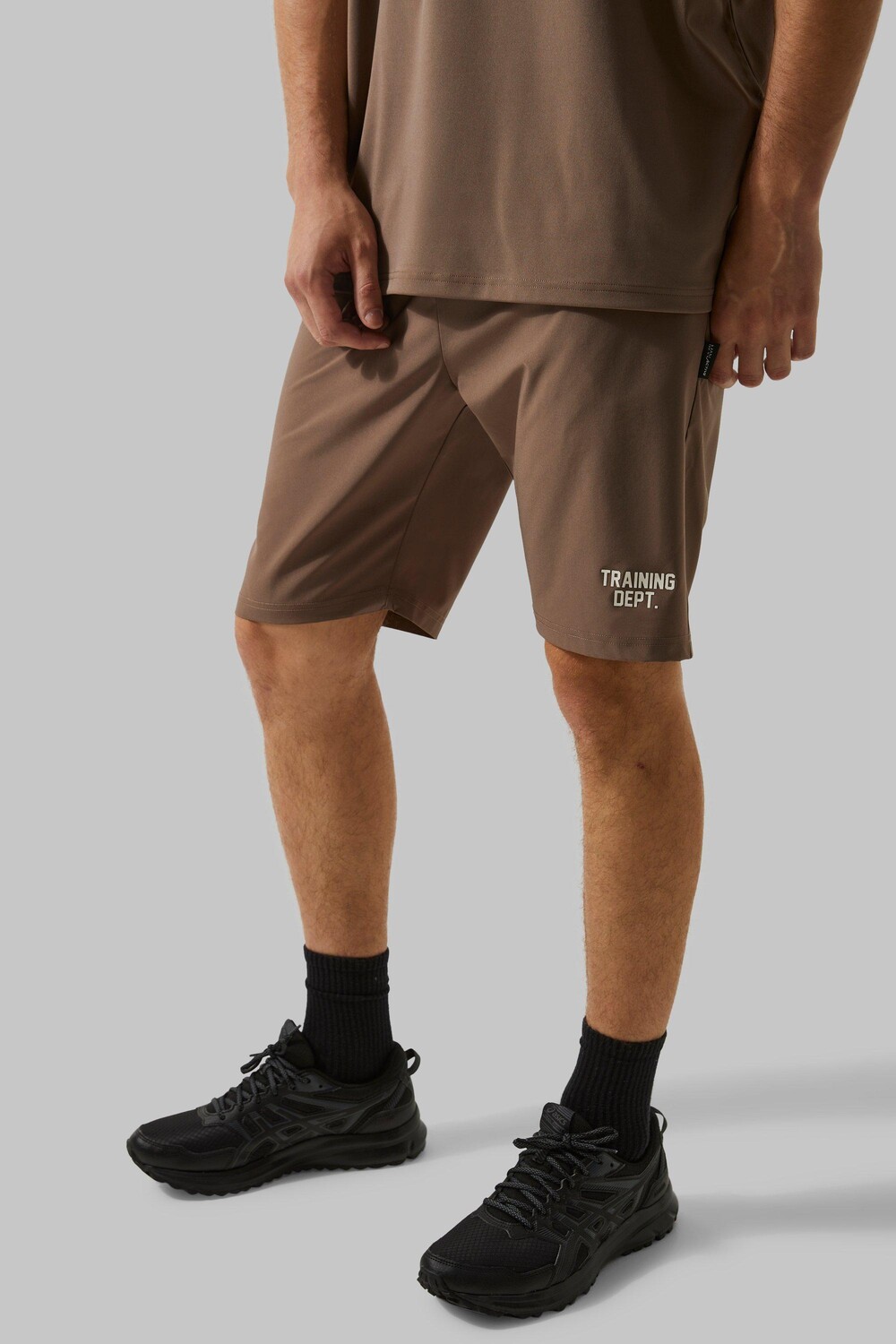 

Шорты для высокого мужчины active training dep performance Boohoo, серо-коричневый