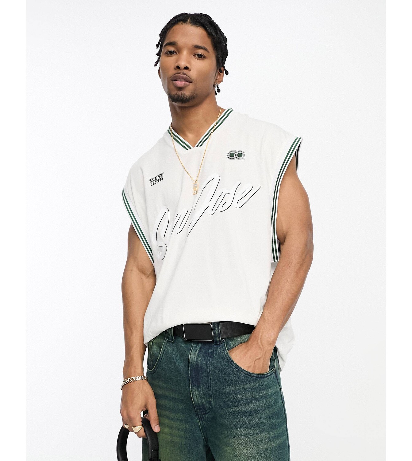 

Свободный жилет цвета экрю с принтом в стиле колледжа на спине ASOS DESIGN