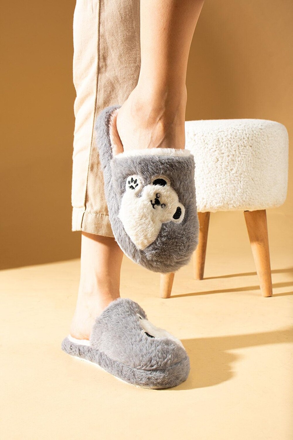 

Женские домашние тапочки Cute Koalo с бесшумной подошвой и мехом внутри P01-14-23 Pembe Potin, серый