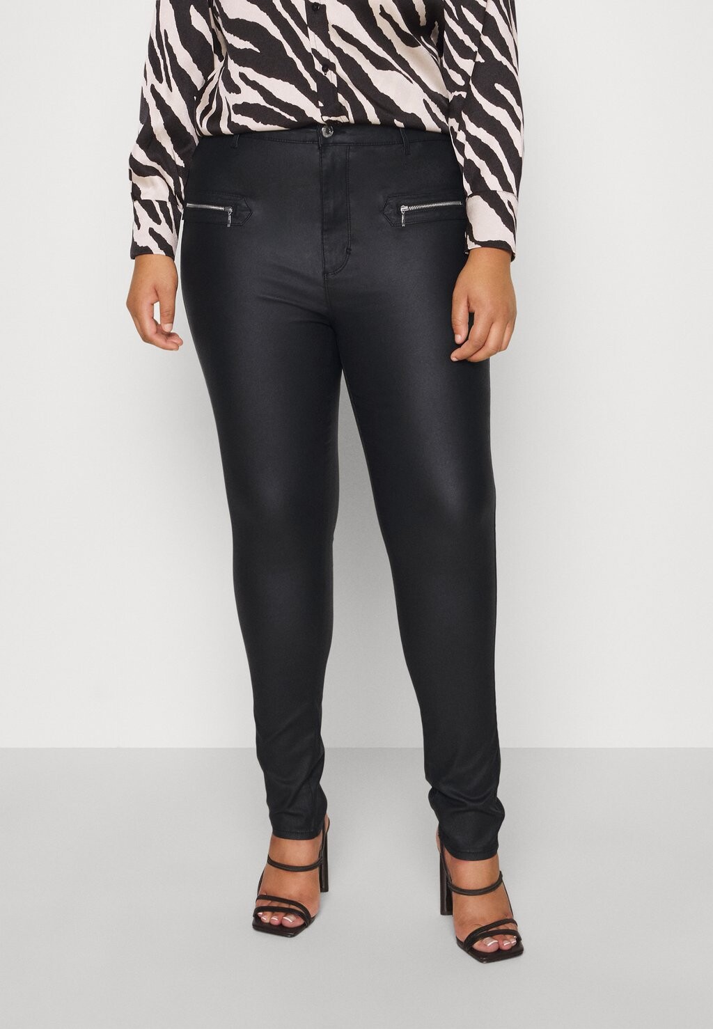 

Джинсы Skinny Fit ONLY Carmakoma, черный
