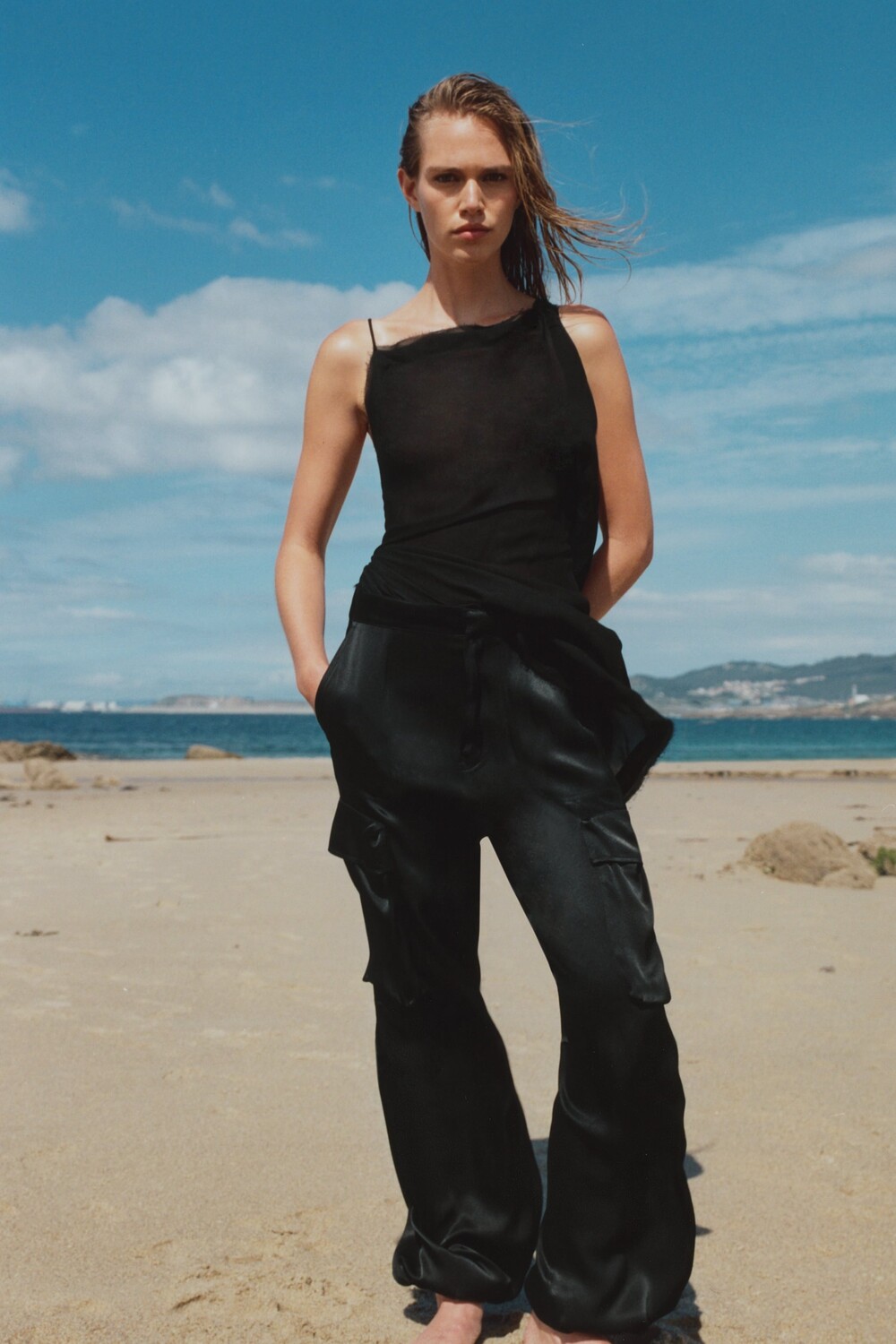 

Атласные брюки карго Zara, черный
