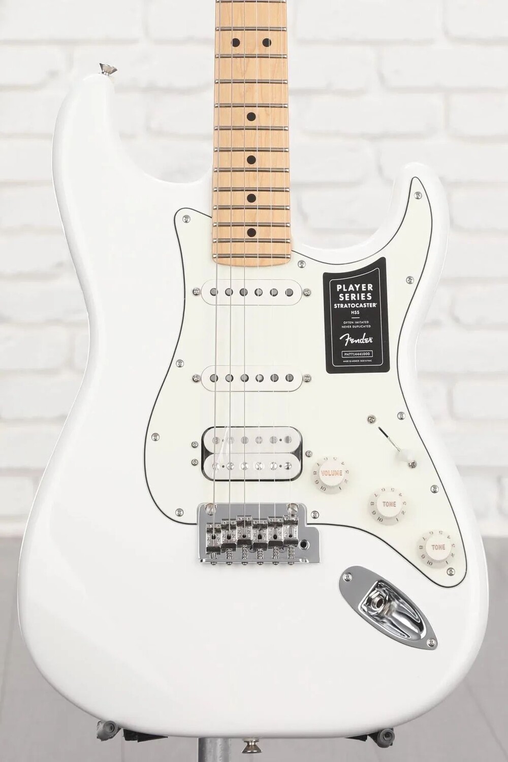 

Fender Player Stratocaster HSS — полярный белый, с кленовой накладкой на гриф