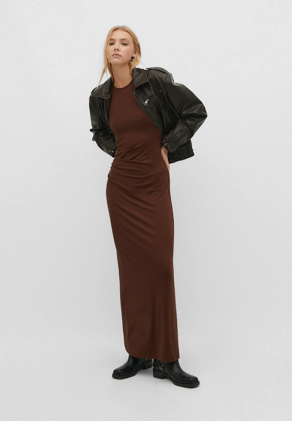 

Платье из джерси Stradivarius, коричневое