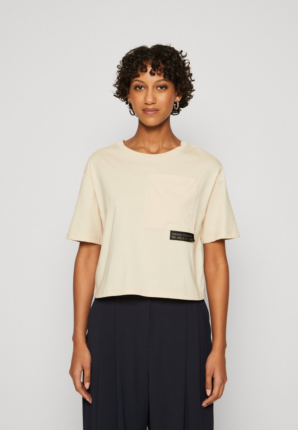 

Футболка Armani Exchange, цвет dusty ground