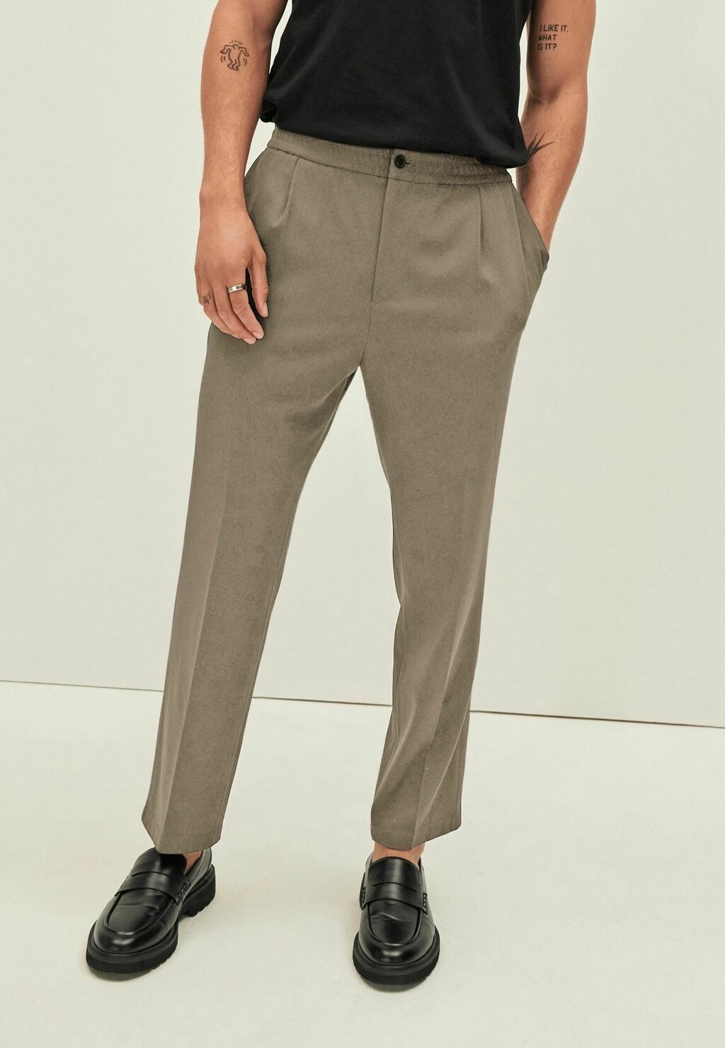 

Брюки Свободного кроя Брюки Regular Fit Next, бежевый