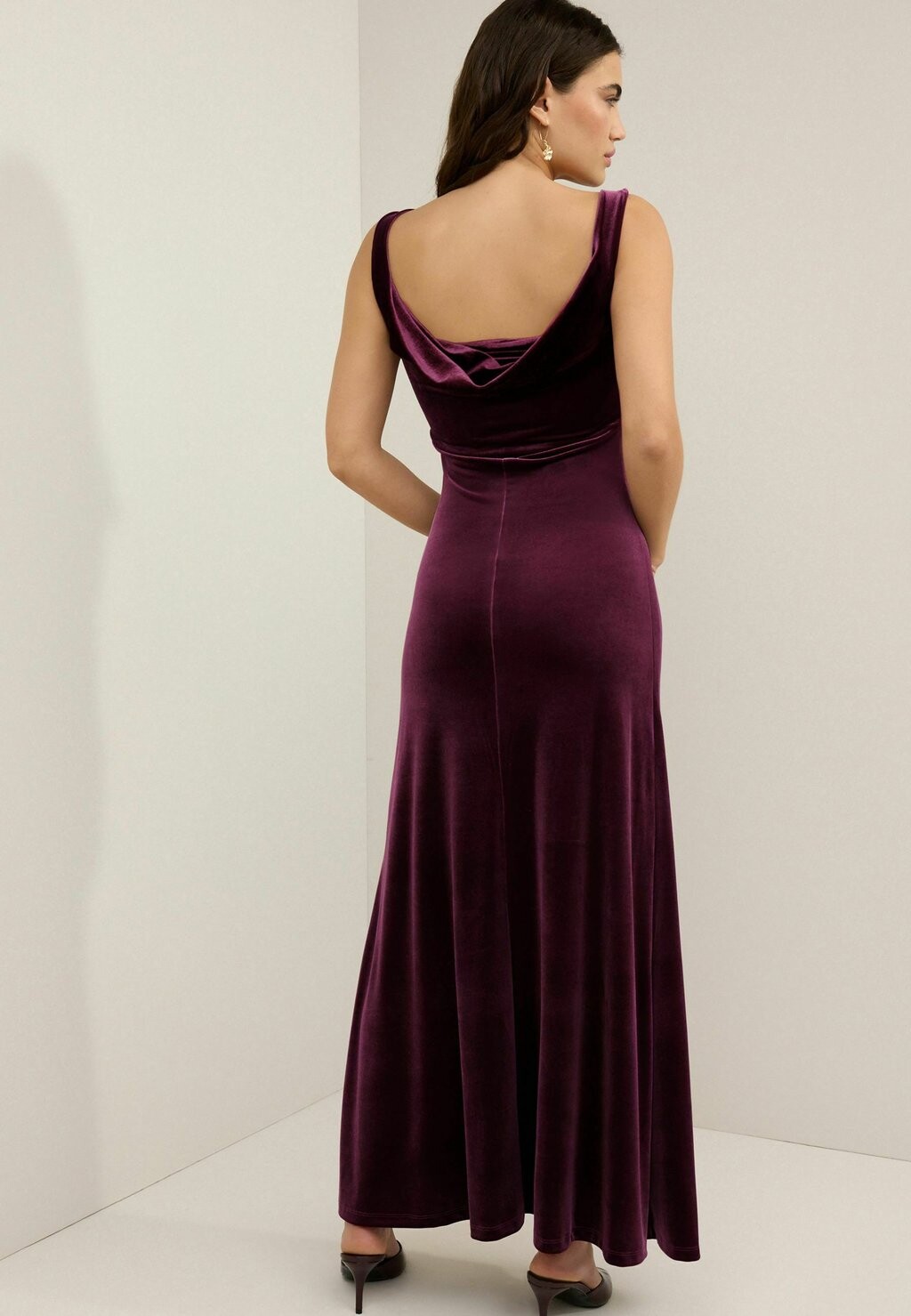 

Платье макси V-NECK-REGULAR FIT Next, цвет Berry Red