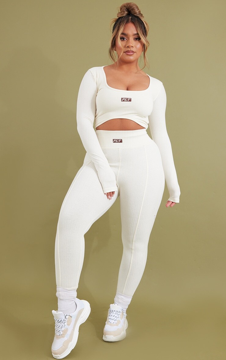 

PrettyLittleThing Shape Бежевые леггинсы в рубчик с фирменным логотипом