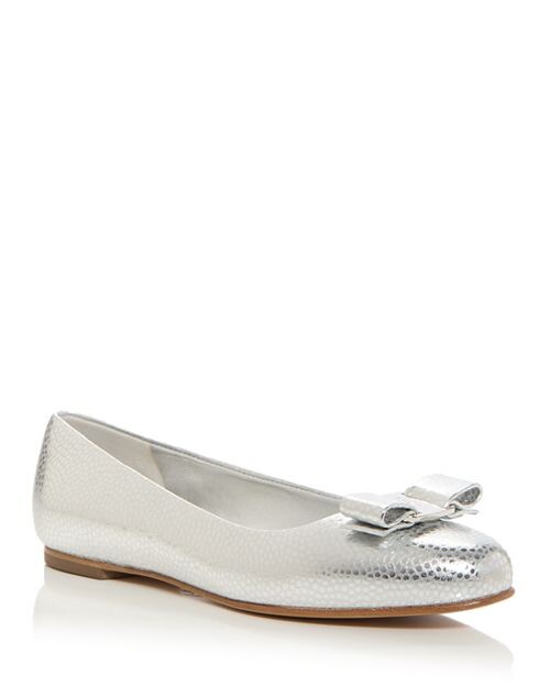 Женские балетки Vara Bow с тиснением ящерицы Ferragamo, цвет Silver