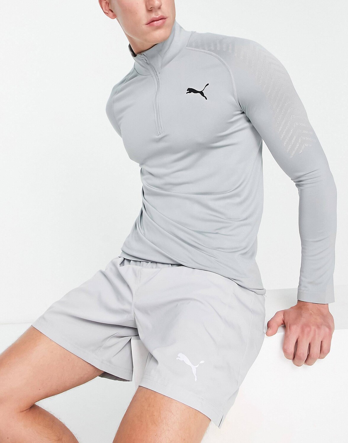 

Серый бесшовный топ на молнии 1/2 Puma Training Formknit
