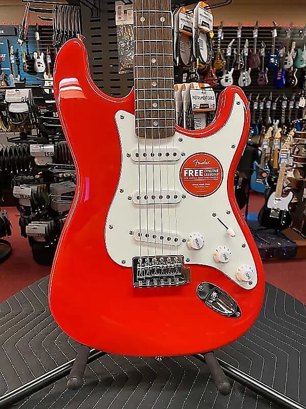 

Squier Affinity Stratocaster - Race Red с палисандровой накладкой Affinity Stratocaster - Race Red with Rosewood Fingerboard