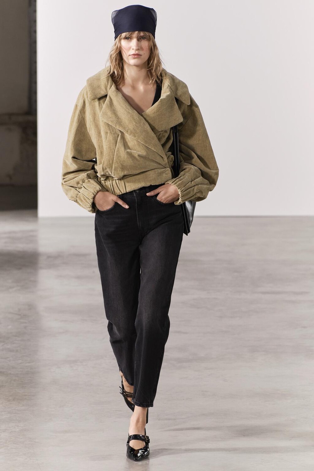 

Укороченные джинсы прямые ноги со средней посадкой ZARA, черный